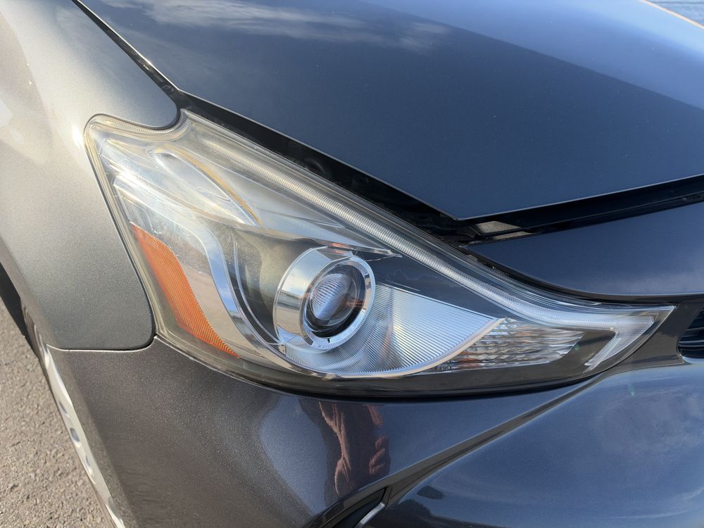 Right headlight, driver's side
